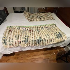 Gorgeous custom-made Jay Yang box-pleated dust ruffle. Hardware included.